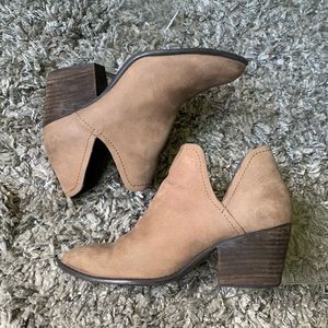 Steve Madden Adelphie booties sz 8.5 *minor defect